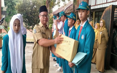 Liputan Penyerahan Hadiah Lomba Mading dan Kaligrafi di SMAN 1 Bungkal